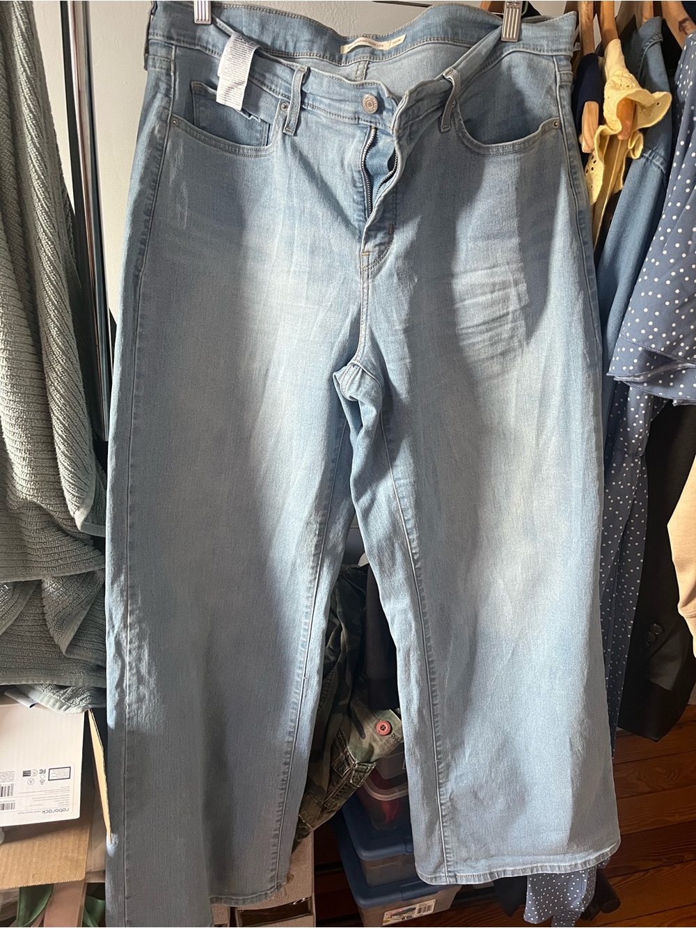 Levi's Women's Light Wash Relaxed Straight Jeans